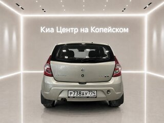 2011 Renault Sandero I, бежевый, 550000 рублей, вид 4