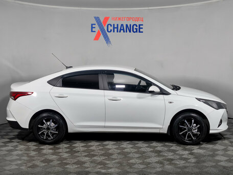 2020 Hyundai Solaris II Рестайлинг, белый, 1246000 рублей, вид 4