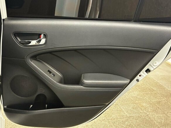 2016 Kia Cerato III Рестайлинг (Classic), белый - вид 15