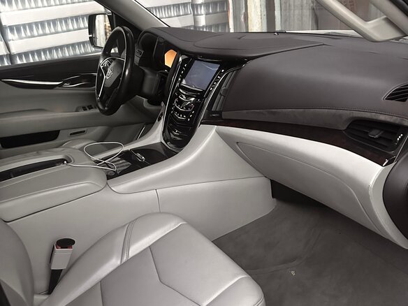 2015 Cadillac Escalade IV, серый, 2200000 рублей - вид 4