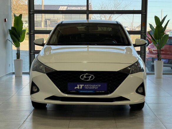 2020 Hyundai Solaris II Рестайлинг, белый - вид 1