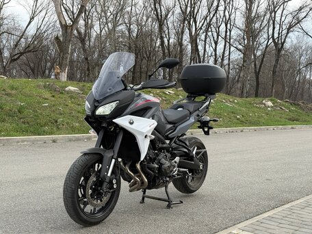 2018 Yamaha MT-09 Tracer (FJ-09), серый, 900000 рублей, вид 4