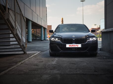 2022 BMW 5 серии 530i xDrive VII (G30/G31/G38) Рестайлинг, чёрный, 5850000 рублей, вид 4