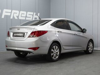 2015 Hyundai Solaris I Рестайлинг, серебристый, 970000 рублей, вид 2