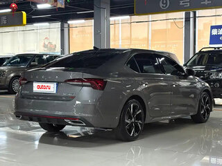 2023 Skoda Octavia IV (A8), серый, 2490000 рублей, вид 4