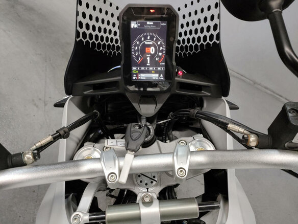 2022 Ducati DesertX, белый, 1350000 рублей - вид 4