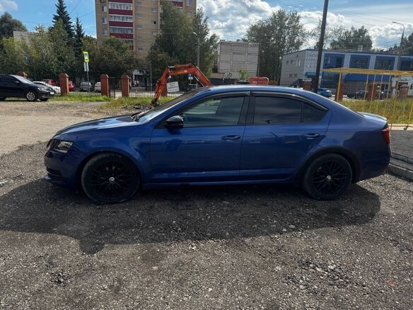 2018 Skoda Octavia III (A7) Рестайлинг, синий, 1440000 рублей - вид 5