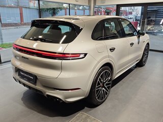 2026 Porsche Cayenne E-Hybrid III Рестайлинг, серый, 22490000 рублей, вид 4