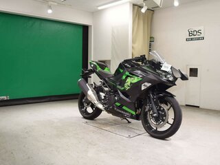 2023 Kawasaki Ninja 400, чёрный, 757000 рублей, вид 3