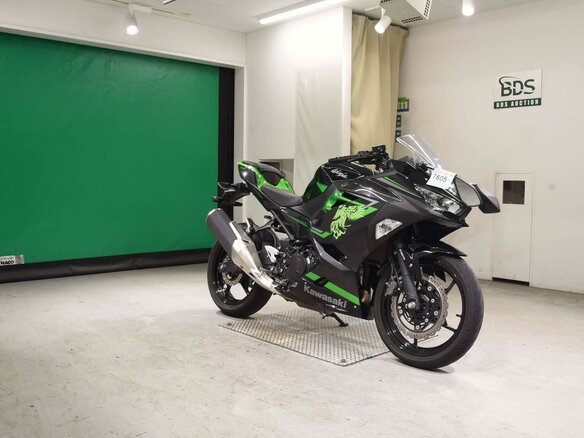 2023 Kawasaki Ninja 400, чёрный, 757000 рублей - вид 2