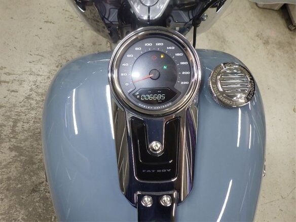 2024 Harley-Davidson Fat Boy, серый, 1810000 рублей - вид 7