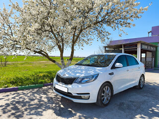 2015 Kia Rio III Рестайлинг, белый, 1100000 рублей, вид 1