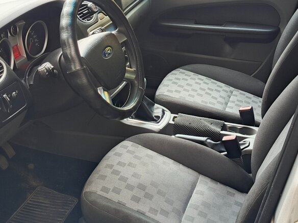 2009 Ford Focus II Рестайлинг, серебристый, 460000 рублей - вид 3