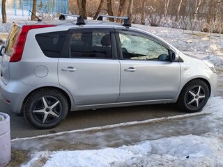 2012 Nissan Note I Рестайлинг, серебристый, 730000 рублей, вид 3