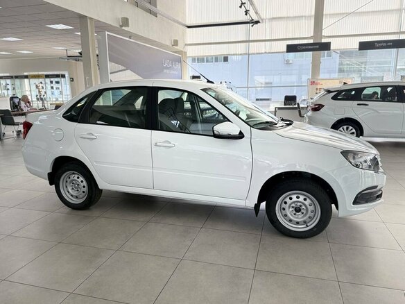 2026 Lada (ВАЗ) Granta I Рестайлинг, белый, 998550 рублей - вид 4