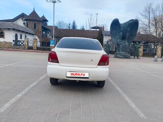 2001 Toyota Platz, белый, 250000 рублей, вид 5
