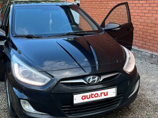 2013 Hyundai Solaris I, чёрный, 810000 рублей, вид 2