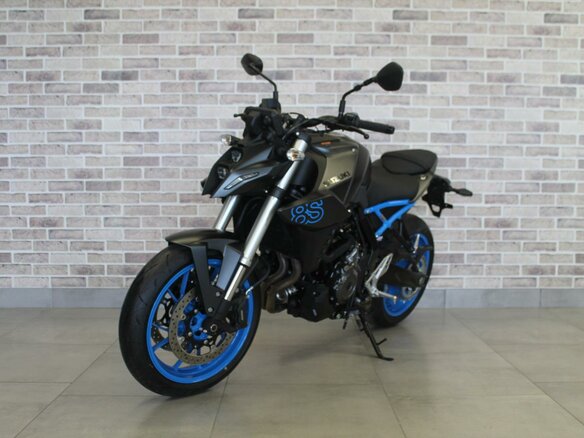 2024 Suzuki GSX-8S, чёрный, 945000 рублей - вид 1