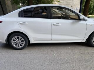 2019 Kia Rio IV, белый, 1300000 рублей, вид 3