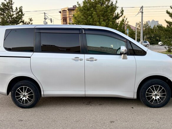 2010 Toyota Noah II (R70), серый - вид 7