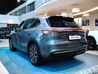 2026 Geely EX5 Гибрид EM-R, серый, 3829990 рублей, вид 4