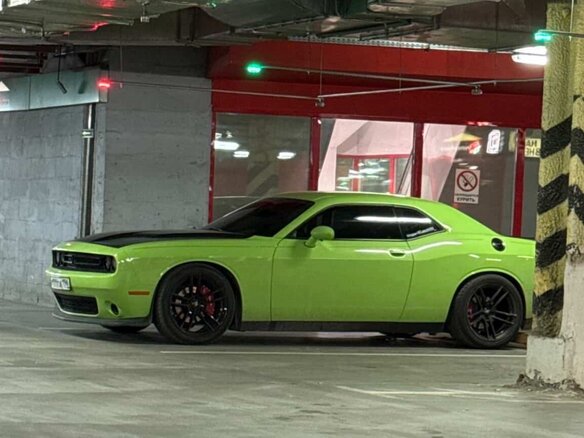 2019 Dodge Challenger III Рестайлинг 2, зелёный, 5000000 рублей - вид 5
