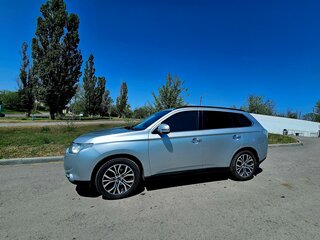2013 Mitsubishi Outlander III, серый, 1330000 рублей, вид 4