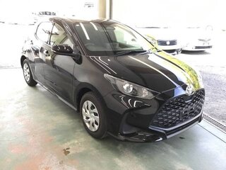 2022 Toyota Yaris IV, чёрный, 1160000 рублей, вид 2
