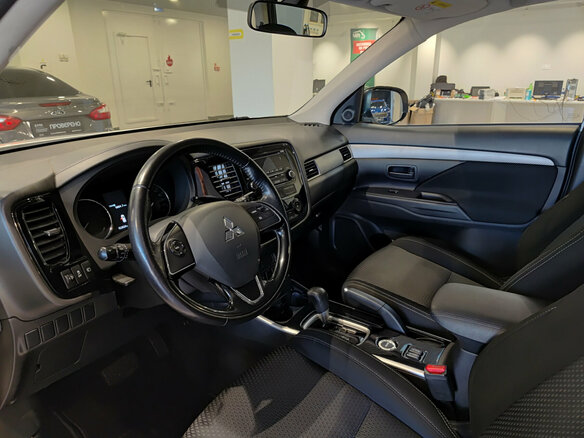 2017 Mitsubishi Outlander III Рестайлинг 2, белый, 1750000 рублей - вид 15