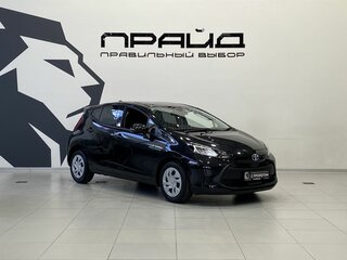 2021 Toyota Aqua II, чёрный, 1899900 рублей, вид 3
