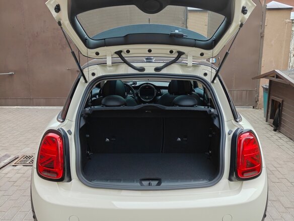 2020 Mini Hatch Cooper III (F55/F56) Рестайлинг, бежевый, 2350000 рублей - вид 8