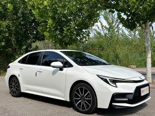 2023 Toyota Corolla Sporty XII (E210) Рестайлинг, белый, 1680000 рублей, вид 3