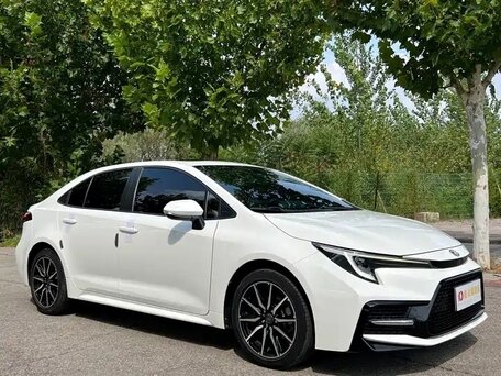 2023 Toyota Corolla Sporty XII (E210) Рестайлинг, белый, 1680000 рублей, вид 3