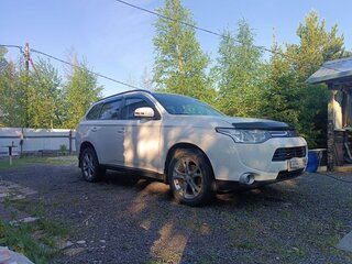 2012 Mitsubishi Outlander III, белый, 1650000 рублей, вид 2