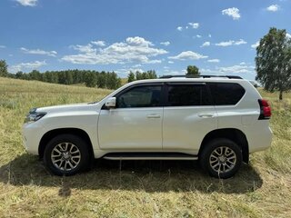 2018 Toyota Land Cruiser Prado 150 Series Рестайлинг 2, белый, 5500000 рублей, вид 4