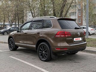 2011 Volkswagen Touareg II, коричневый, 1400000 рублей, вид 3