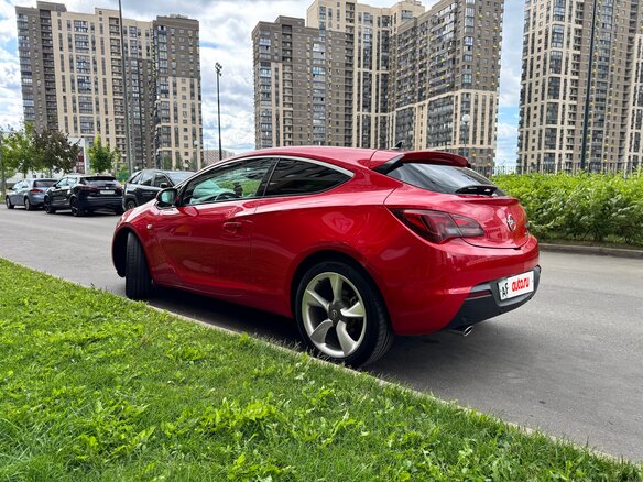 2012 Opel Astra GTC J Рестайлинг, красный, 670000 рублей - вид 3