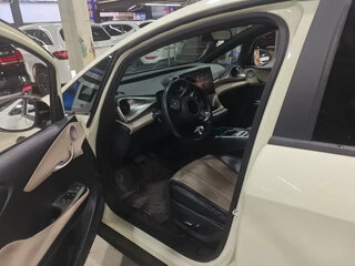 2023 BYD Dolphin 44.9 kWh I, белый, 1370500 рублей, вид 4