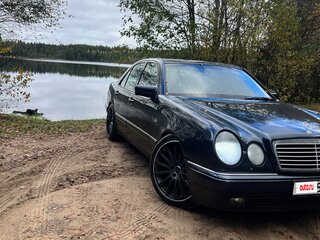 1998 Mercedes-Benz E-Класс 240 II (W210, S210), чёрный, 495000 рублей, вид 2