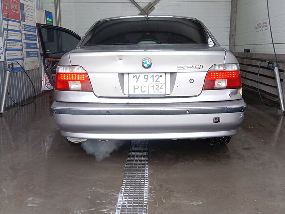 1999 BMW 5 серии 528i IV (E39), серебристый, 450000 рублей - вид 5