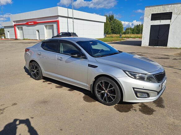 2014 Kia Optima III Рестайлинг, серебристый, 1100000 рублей - вид 1