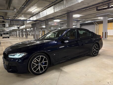 2022 BMW 5 серии 520i VII (G30/G31/G38) Рестайлинг, чёрный, 4999999 рублей, вид 4