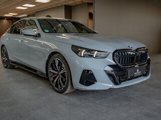 2025 BMW 5 серии 523d xDrive VIII (G60/G61/G68), серебристый, 7300000 рублей, вид 5