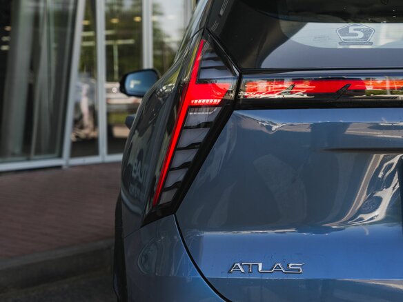 2026 Geely Atlas II, синий, 4078840 рублей - вид 6