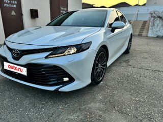 2019 Toyota Camry VIII (XV70), белый, 2659000 рублей, вид 3