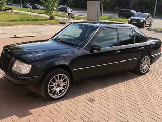 1994 Mercedes-Benz E-Класс 280 I (W124), чёрный, 480000 рублей, вид 3