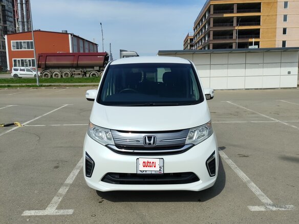 2015 Honda Stepwgn V, белый, 1900000 рублей - вид 1