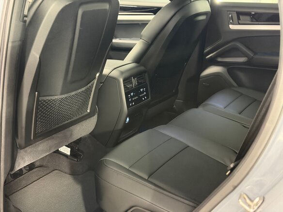 2024 Porsche Cayenne III Рестайлинг, серебристый, 13900000 рублей - вид 33