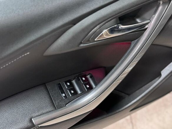 2013 Opel Astra J Рестайлинг, бежевый, 595000 рублей - вид 17