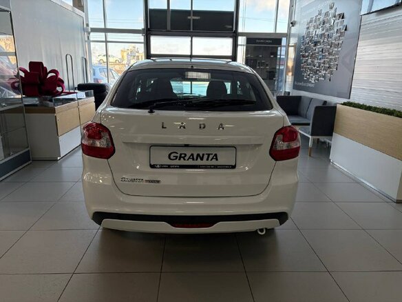 2026 Lada (ВАЗ) Granta I Рестайлинг, белый - вид 3